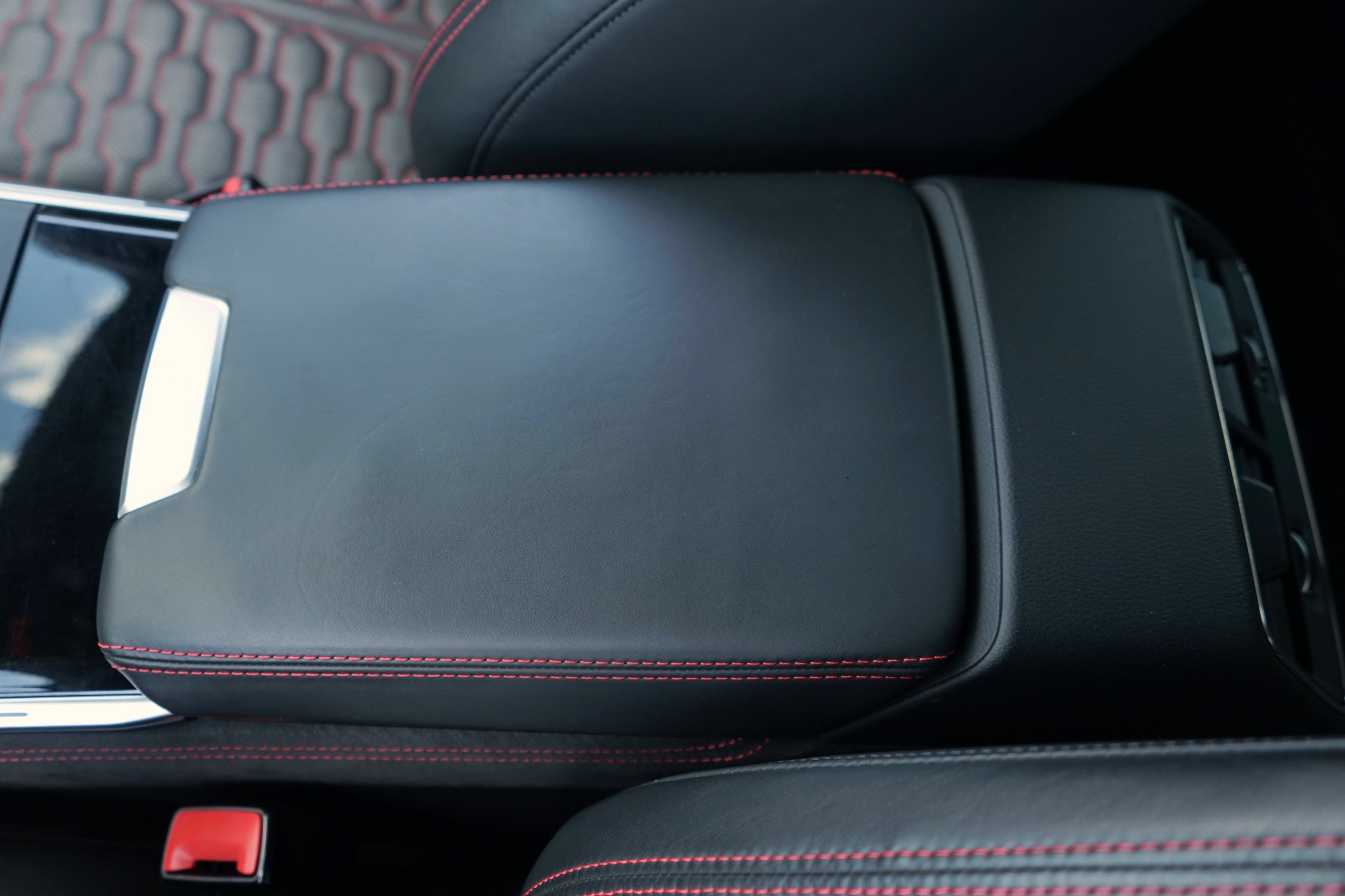 Used 2022 Audi RS 6 AWD/4WD image 32