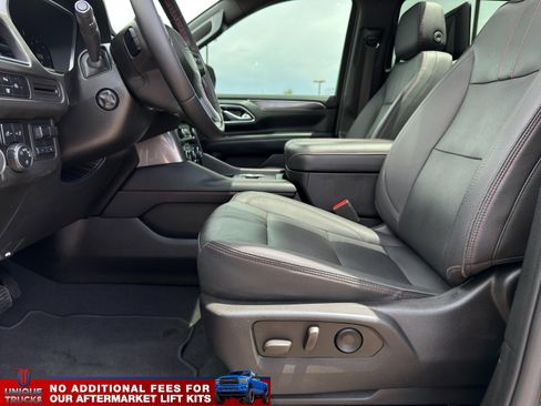 Used 2023 Chevrolet Suburban RST w/ Luxury Package AWD/4WD image 17