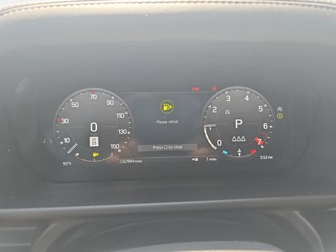 Used 2024 Land Rover Defender 110 X-Dynamic SE AWD/4WD image 19