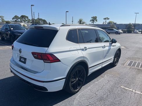Used 2022 Volkswagen Tiguan SE R-Line image 6