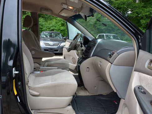 Used 2008 Toyota Sienna LE FWD image 9