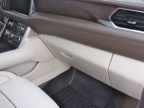 Used 2024 GMC Yukon XL Denali w/ Advanced Technology Package image 45