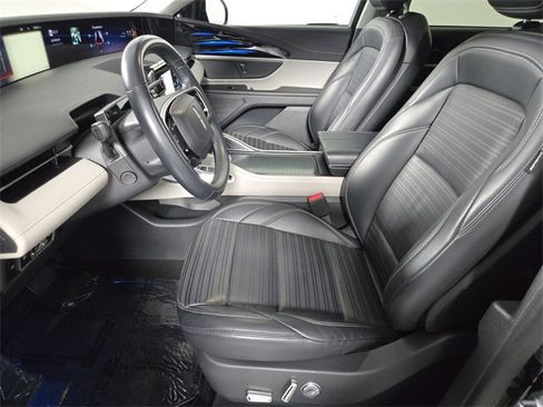 Certified 2024 Lincoln Nautilus Reserve image 10