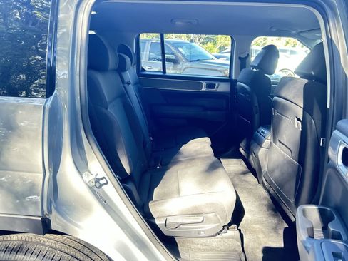 Used 2025 Hyundai Santa Fe SE FWD image 13