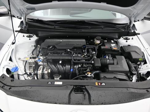 Used 2025 Hyundai Elantra Sport image 33