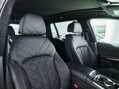 Used 2025 BMW X7 xDrive40i w/ M Sport Package AWD/4WD image 22