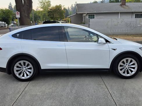 Used 2017 Tesla Model X 75D AWD/4WD image 4