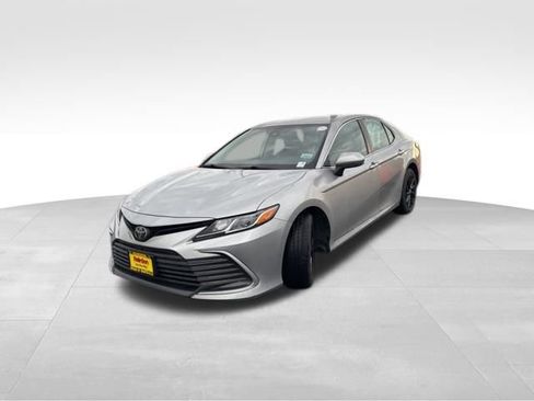Used 2022 Toyota Camry LE image 1