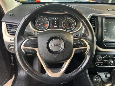 Used 2015 Jeep Cherokee Latitude w/ Comfort/Convenience Group AWD/4WD image 17