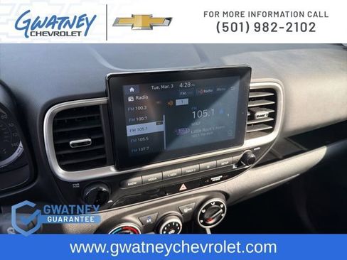 Used 2021 Hyundai Venue SE image 11