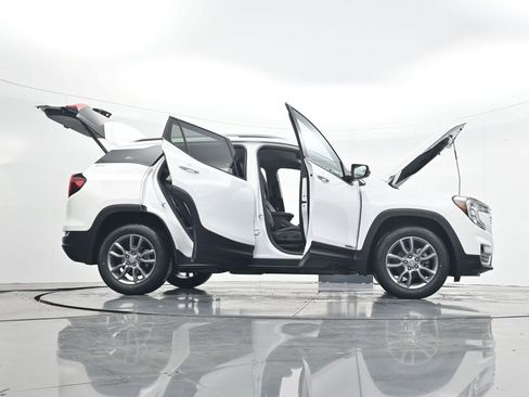 Used 2024 GMC Terrain SLT image 44