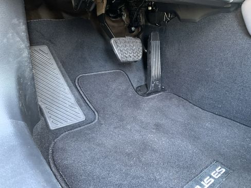 Used 2025 Lexus ES 350 w/ Premium Package image 17