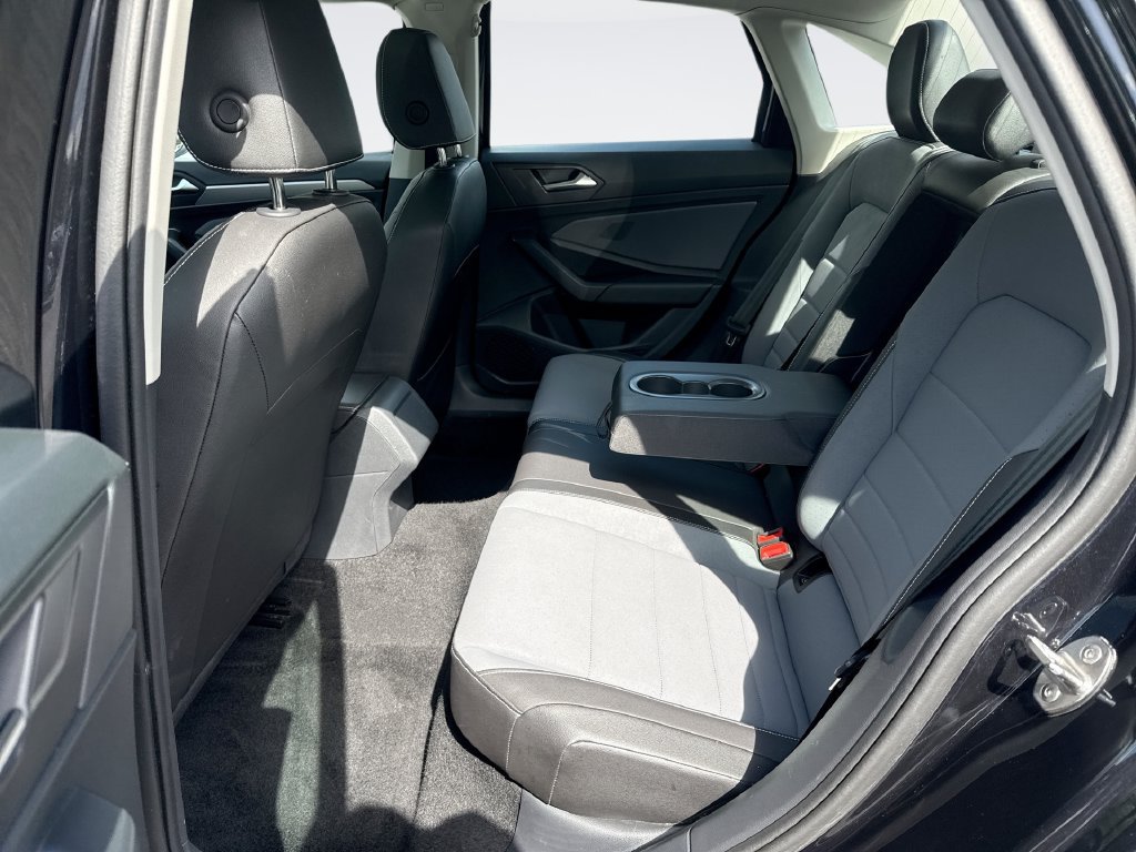 Used 2025 Volkswagen Jetta SE FWD image 25