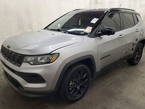 Used 2023 Jeep Compass Latitude w/ Convenience Group AWD/4WD image 1