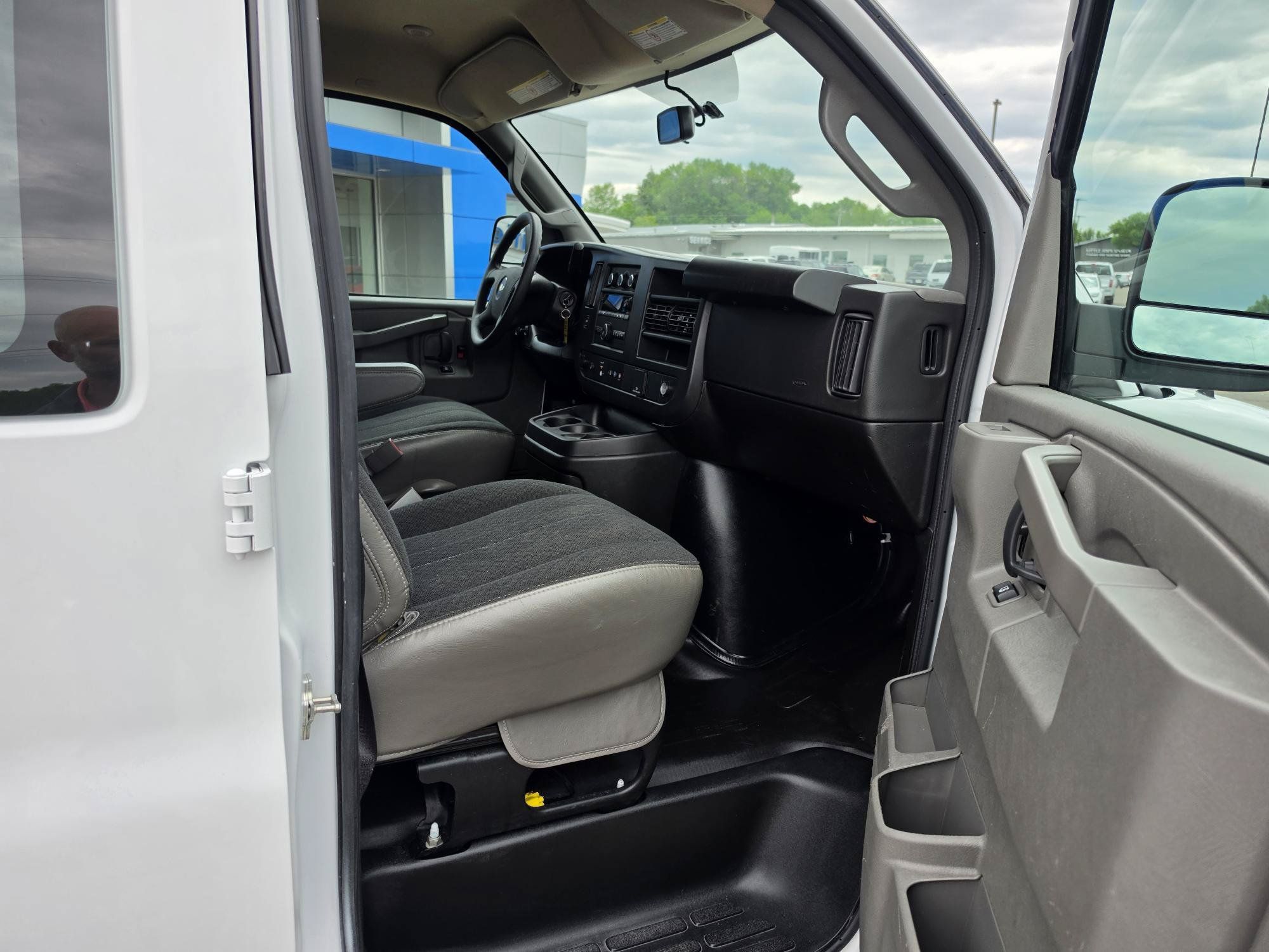 Used 2024 Chevrolet Express 2500 w/ Driver Convenience Package RWD image 15