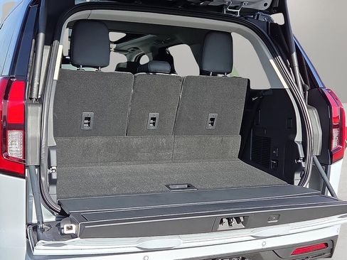 New 2026 Ford Expedition Active image 9