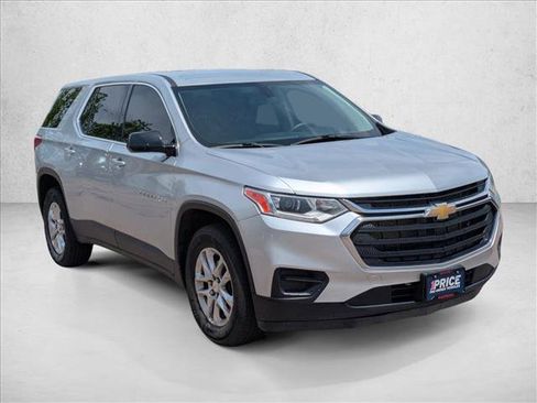 Used 2020 Chevrolet Traverse LS FWD image 3