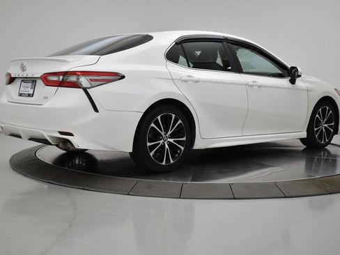 Used 2018 Toyota Camry SE FWD image 21