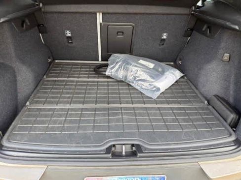 Used 2023 Volvo XC40 Recharge Ultimate image 8