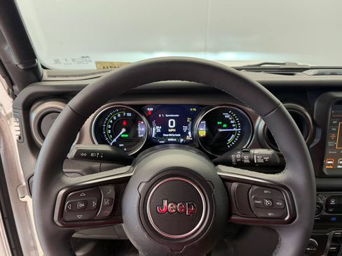 Used 2023 Jeep Wrangler Unlimited w/ Sun & Screen Package AWD/4WD image 24
