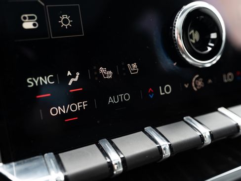 Used 2024 GMC Sierra EV Denali image 34