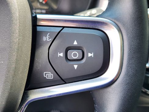 Used 2019 Volvo XC40 T5 Momentum AWD/4WD image 24