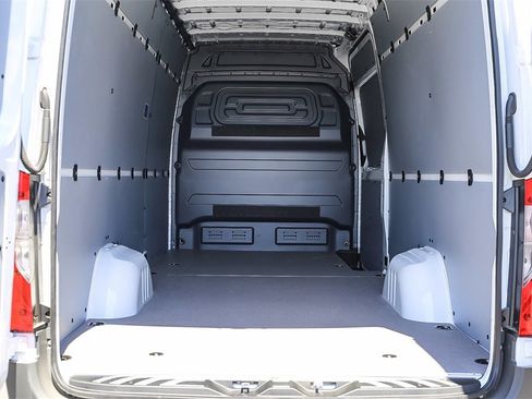 Used 2024 Mercedes-Benz eSprinter 170 Cargo image 25