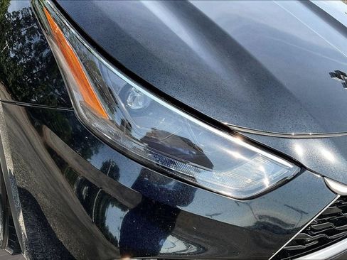 Used 2022 Toyota Highlander XLE FWD image 35