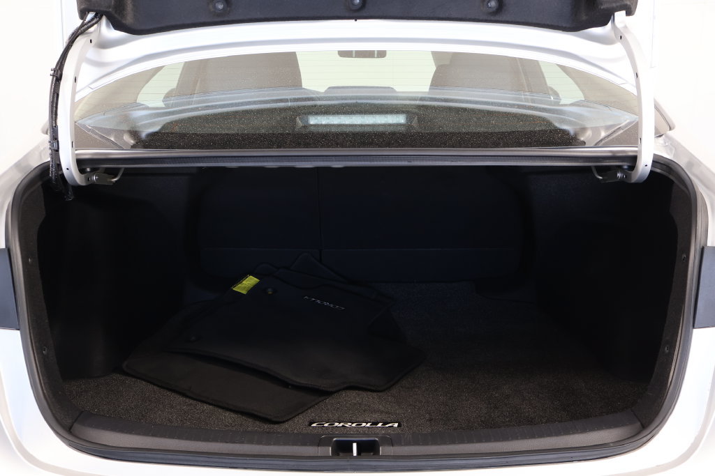 Used 2025 Toyota Corolla LE FWD image 7