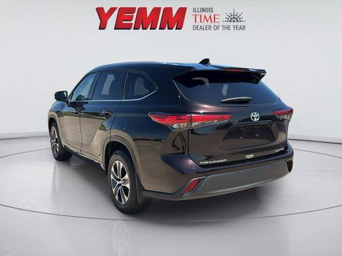 Used 2022 Toyota Highlander XLE image 10