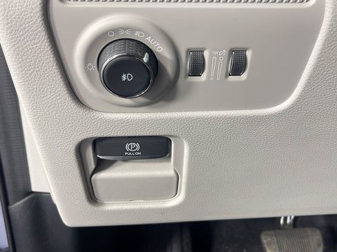 Used 2025 Jeep Wagoneer Series III w/ Premium Group I AWD/4WD image 14