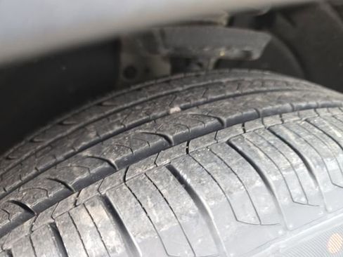 Used 2024 GMC Terrain SLT image 26