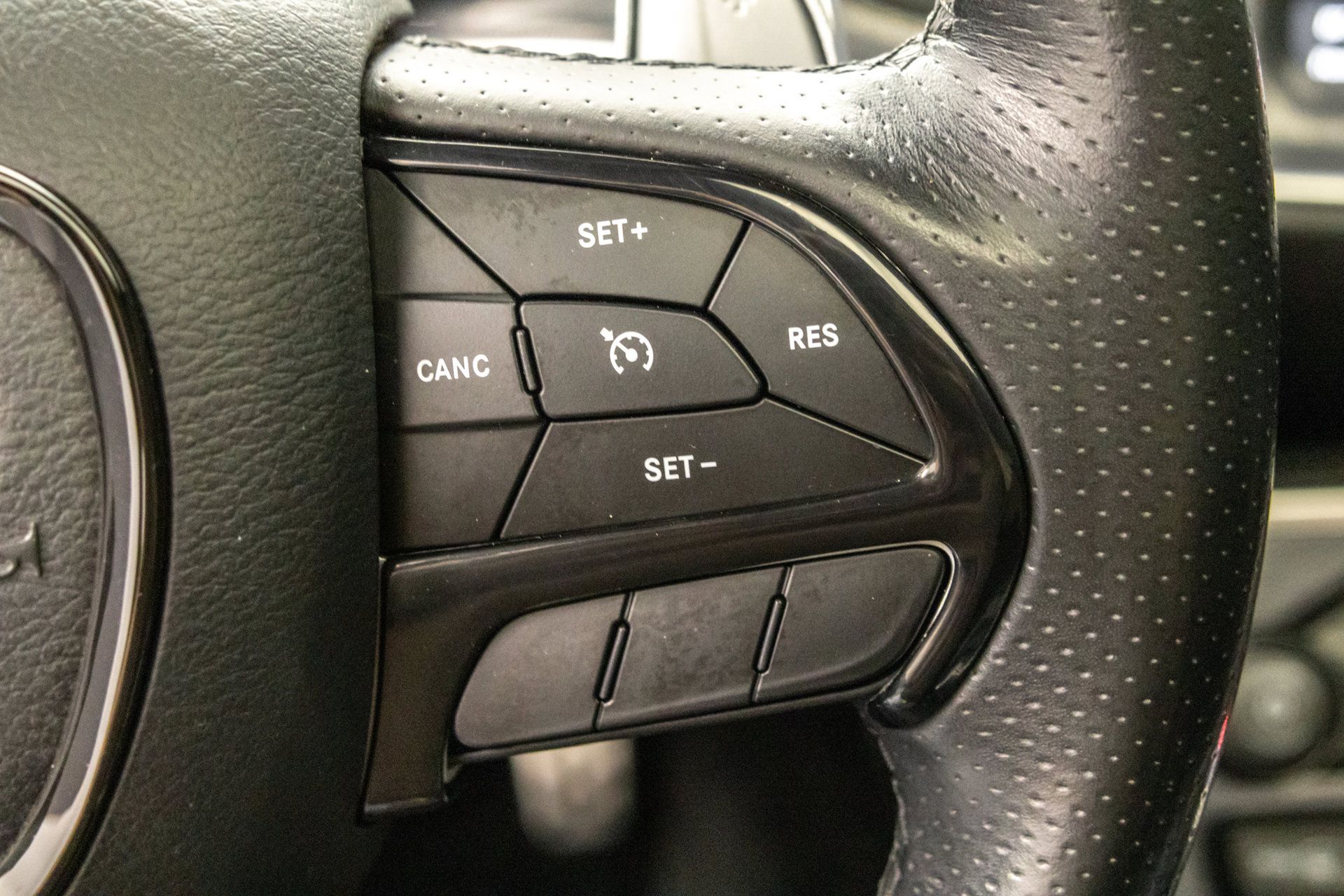 Used 2018 Dodge Challenger R/T Scat Pack w/ Leather Interior Group RWD image 22