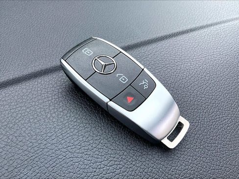 Used 2023 Mercedes-Benz EQB 300 4MATIC w/ Exclusive Package image 14