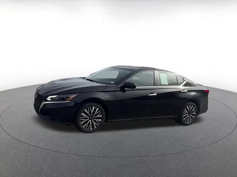 Used 2025 Nissan Altima 2.5 SV image 8