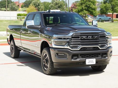Used 2025 RAM 2500 Laramie AWD/4WD image 7