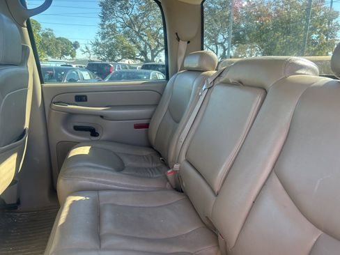 Used 2005 GMC Sierra 2500 SLT w/ Heavy-Duty Power Package image 9