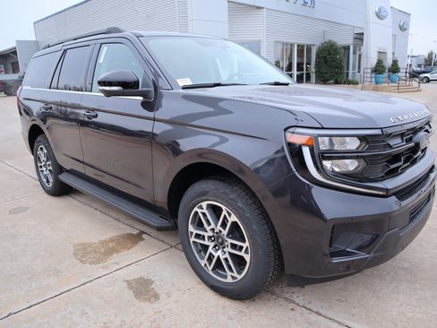 New 2025 Ford Expedition Active image 1