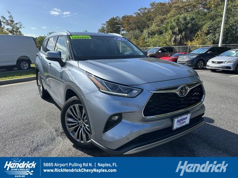 Used 2021 Toyota Highlander Platinum image 1