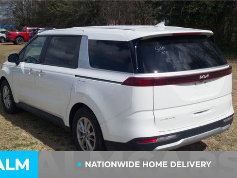 Used 2024 Kia Carnival LX image 4