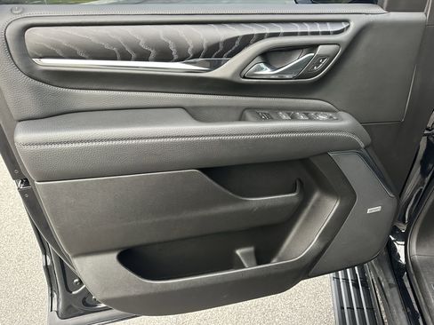 Used 2023 GMC Yukon Denali w/ Denali Reserve Package image 13