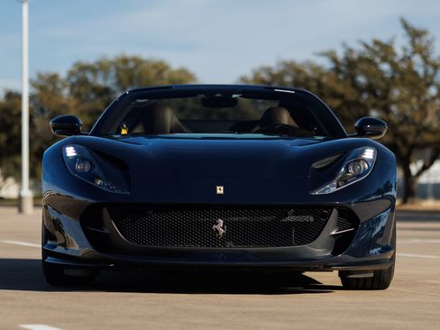 Used 2021 Ferrari 812 GTS image 13