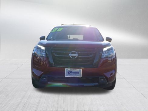 Used 2023 Nissan Pathfinder SL w/ Lighting Package (N92) image 8