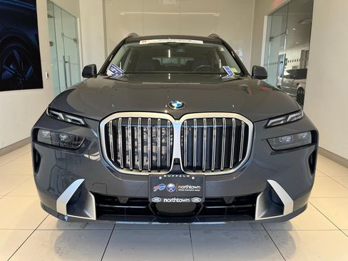 Used 2023 BMW X7 xDrive40i w/ Parking Assistance Package AWD/4WD image 10