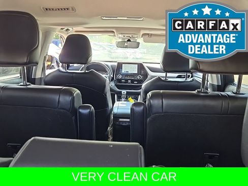 Used 2024 Toyota Highlander XLE AWD/4WD image 12