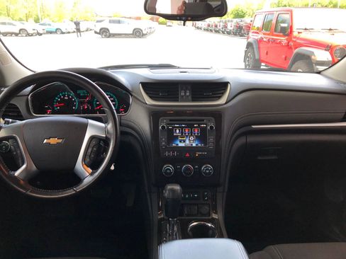 Used 2017 Chevrolet Traverse LT w/ LPO, 'HIT The Road' Package AWD/4WD image 18