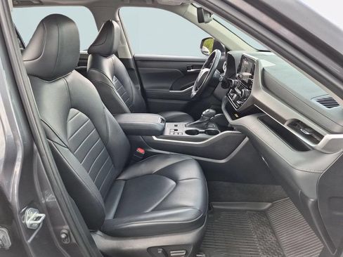 Used 2023 Toyota Highlander XLE FWD image 27