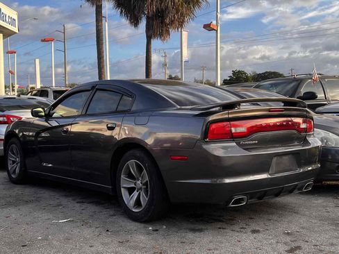 Used 2014 Dodge Charger SE RWD image 3
