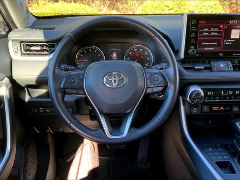 Used 2020 Toyota RAV4 XLE Premium AWD/4WD image 6