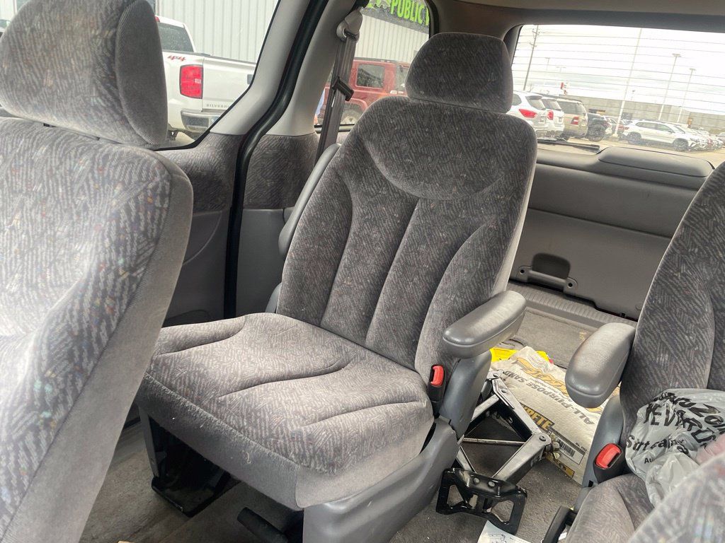 Used 1997 Chrysler Town & Country SX FWD image 21